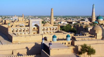 View_from_the_city_walls_Khiva_4934484894-672×372